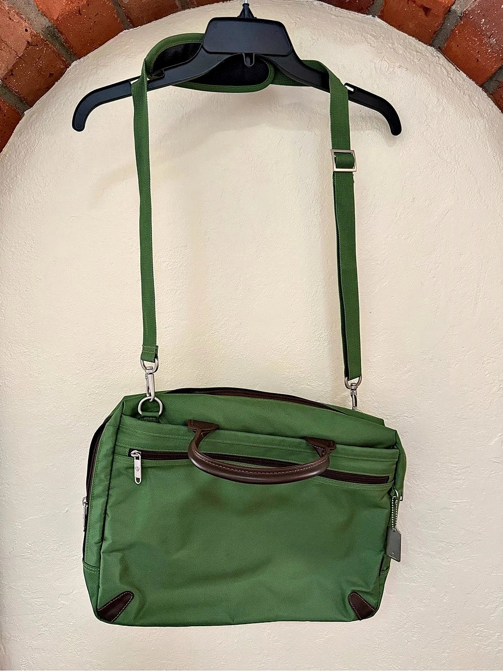 Sherpani Green Laptop Shoulder Bag